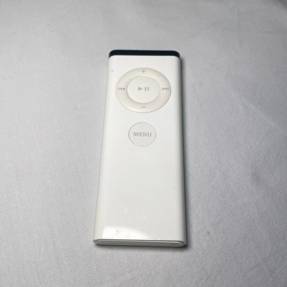 Apple TV White 1st Generation Model A1218 Streamer w/ Remote, Charging Cord EUC